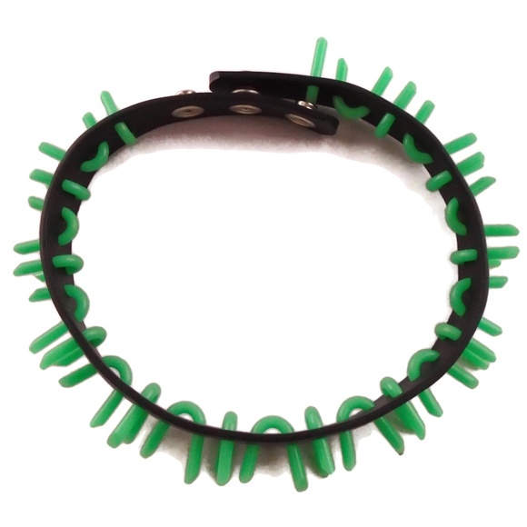 Glow in The Dark Spiked Choker NEW Black Green - Picture 6 of 8
